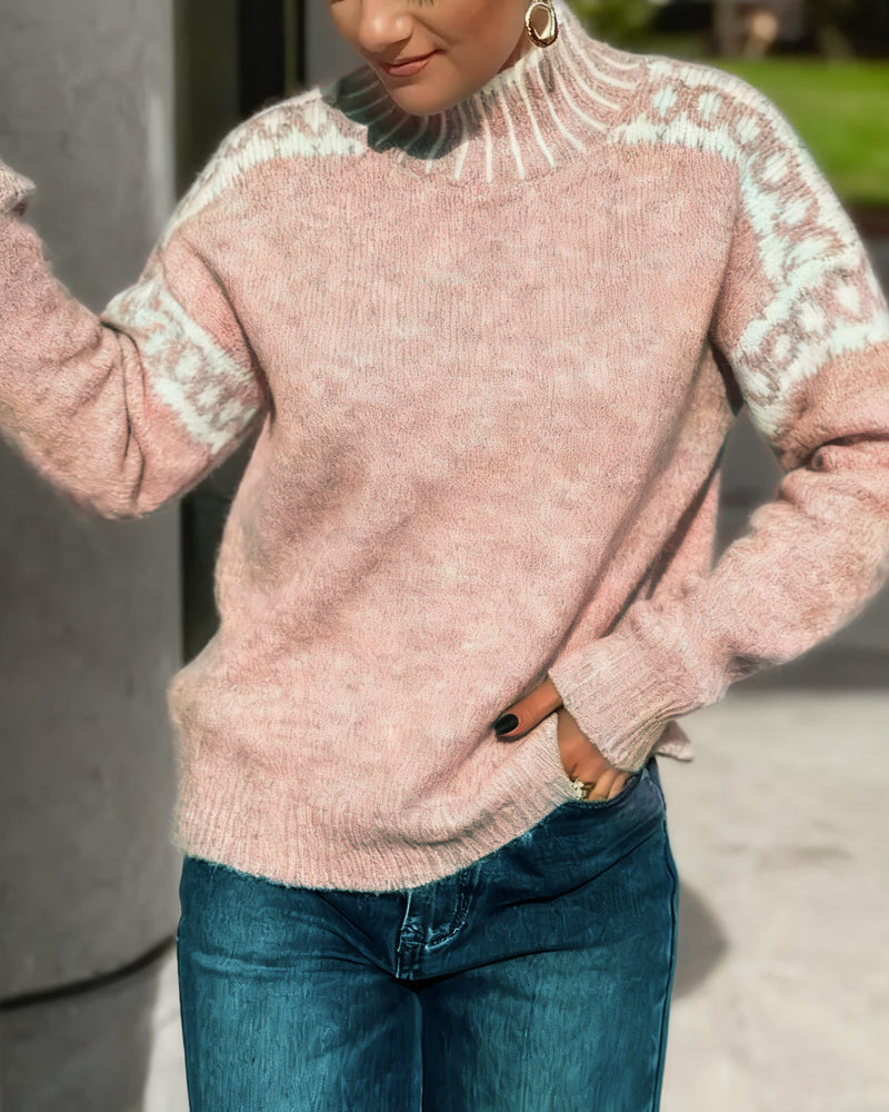 Marvija | Kontrastēts augstās apkakles džemperis